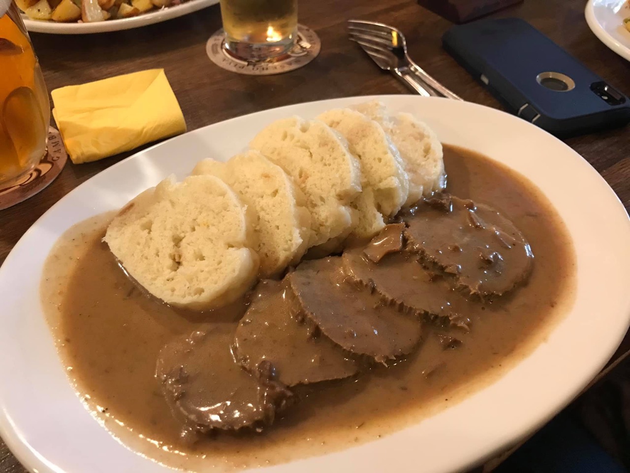 Fränkisches Essen bei einer Einkehr am Aufseßer Brauereienweg