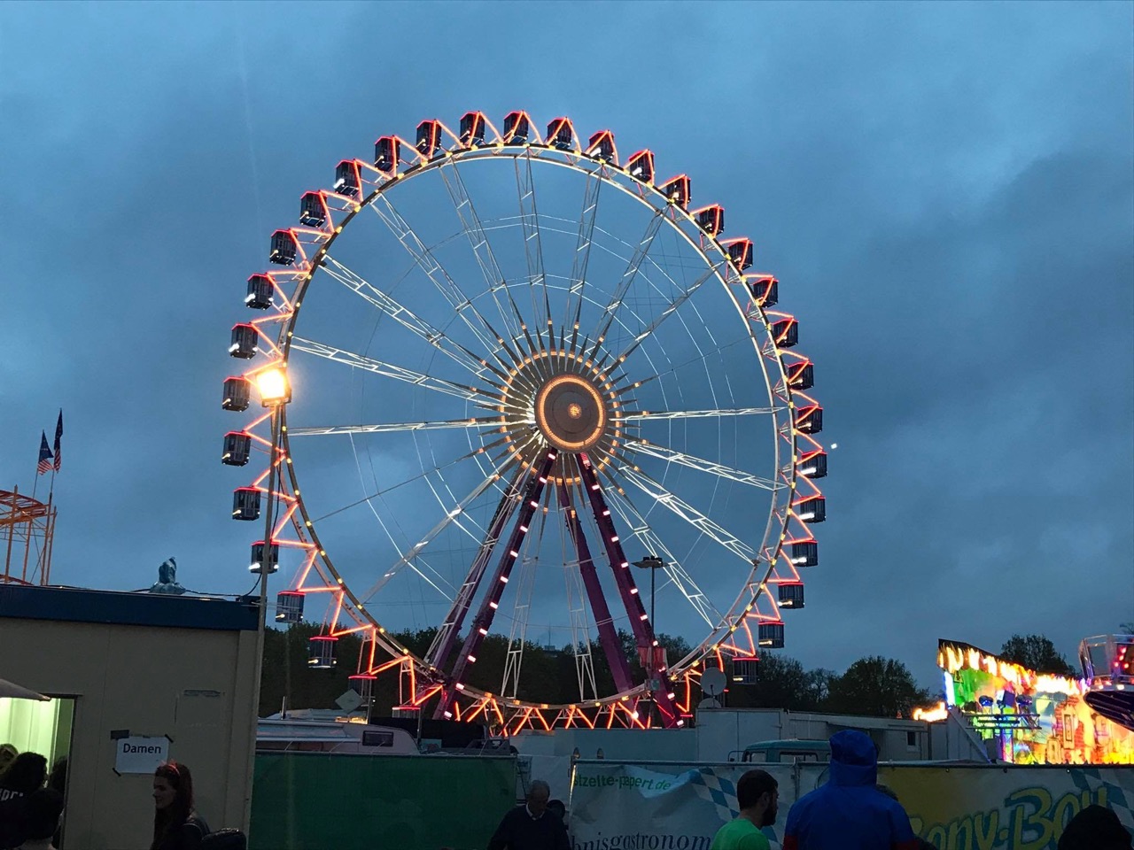 Abendstimmung auf dem Nürnberger Volksfest