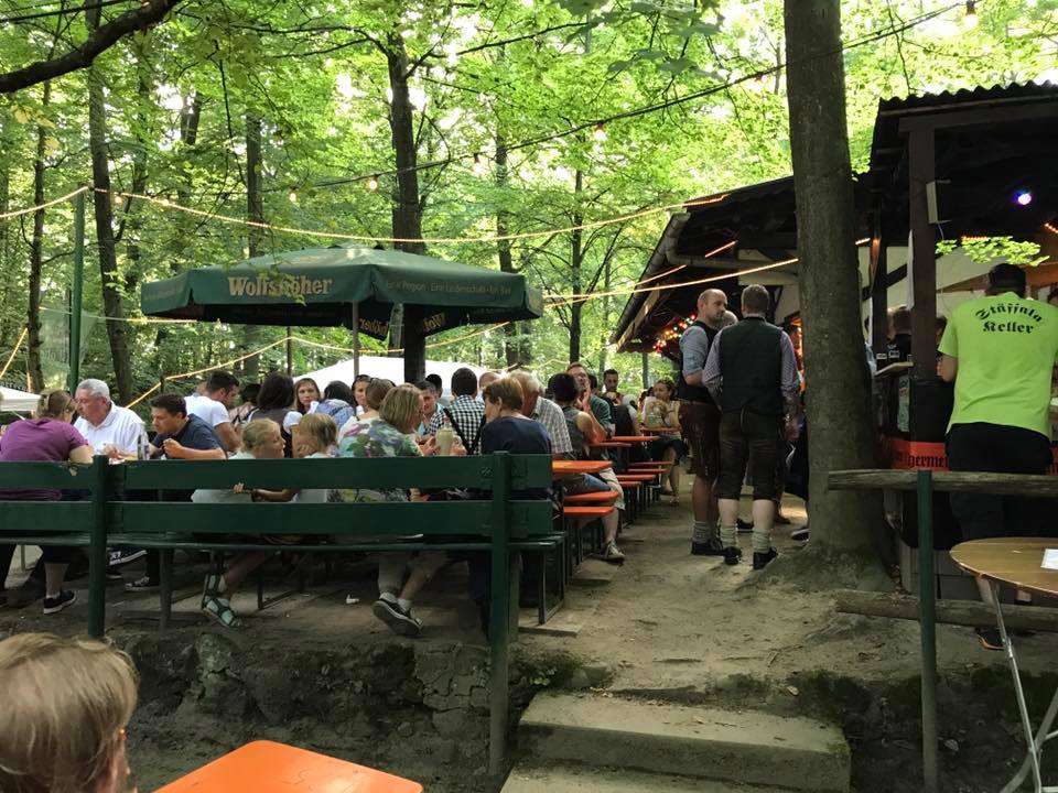 Forchheimer Kellerwald während des Annafests